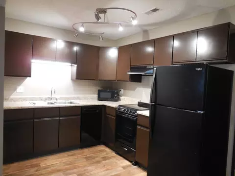 120 College Park Cir #110-104, Lincoln, NE 68505