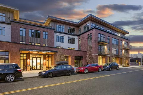 7711 SW Capitol Hwy #322, Portland, OR 97219