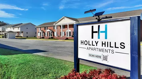 105 Holly Hills Dr #137, Calhoun, GA 30701