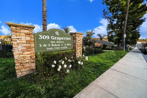 309 Grapevine Rd #08, Vista, CA 92083