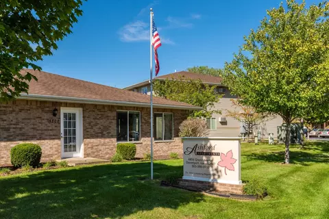 4808 Grand Ave #D102, Davenport, IA 52806