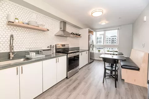 2425 Valdez St #406, Oakland, CA 94612