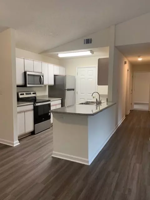 1574 Baytree Rd #B11, Valdosta, GA 31602