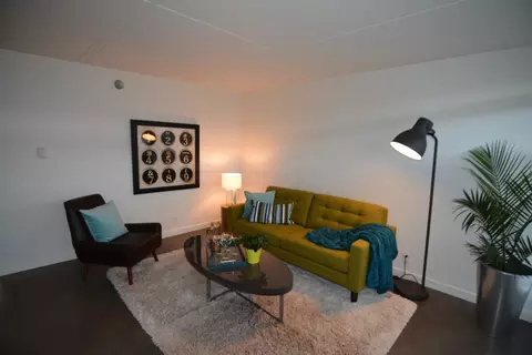 910 10th Ave E #303, Seattle, WA 98102
