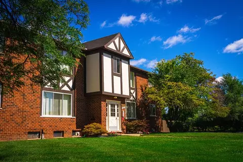 8600 Beech Dr #611G, Sterling Heights, MI 48312