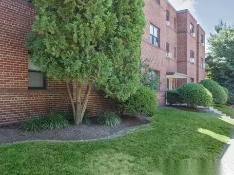 6713 14th St NW #106, Washington, DC 20012