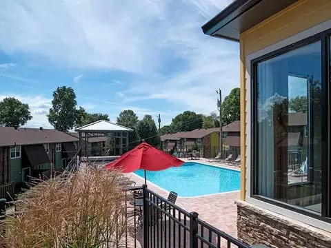 121 Hazelwood Dr #102, Hendersonville, TN 37075