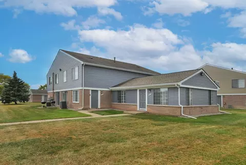 36760 Farmbrook Dr #475, Clinton Township, MI 48035 photo 3