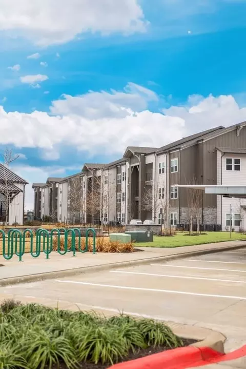 1911 W San Antonio St #3-327, Lockhart, TX 78644