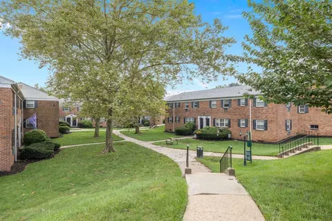 145 Grandview Ave, Edison, NJ 08837