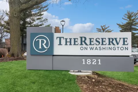1821 S Washington St #A215, Naperville, IL 60565