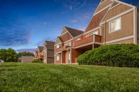 3100 W 22nd St #B06, Lawrence, KS 66047