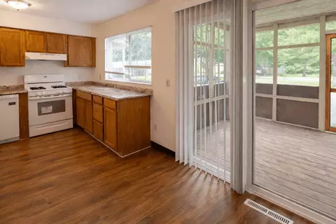 420 Arbor Pointe Dr #128, Battle Creek, MI 49037