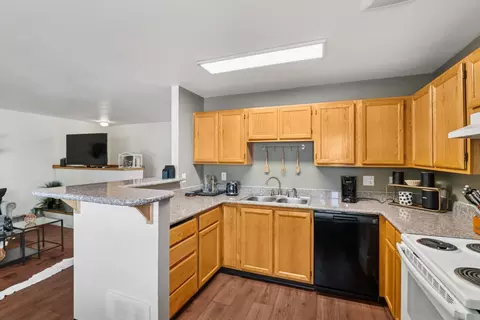 317 30th St #117C, Springfield, OR 97478