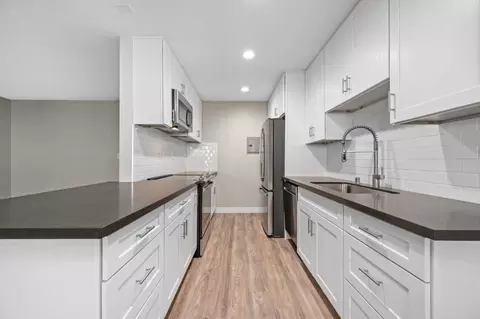 500 S Los Robles Ave #216, Pasadena, CA 91101