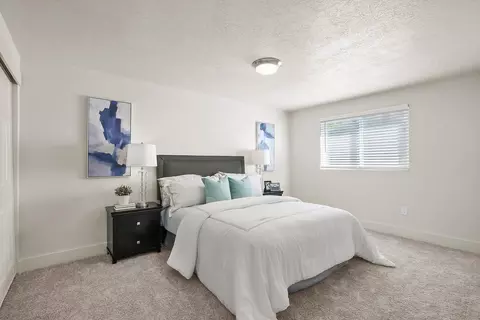 950 N 2nd St #29, Silverton, OR 97381