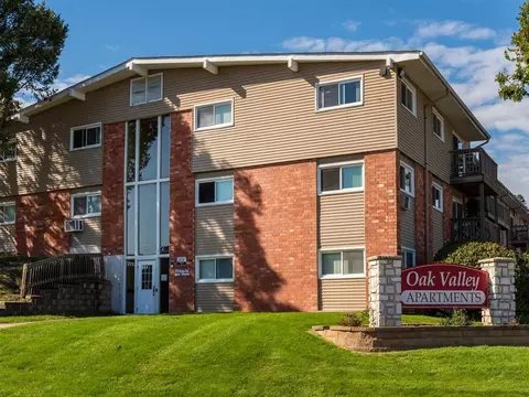 1140 E 37th St #1140-104, Davenport, IA 52807