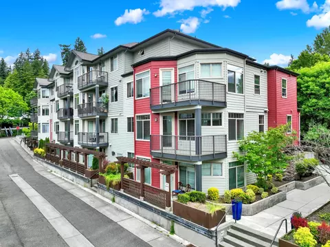 7805 7805 170th Pl NE #N201, Redmond, WA 98052