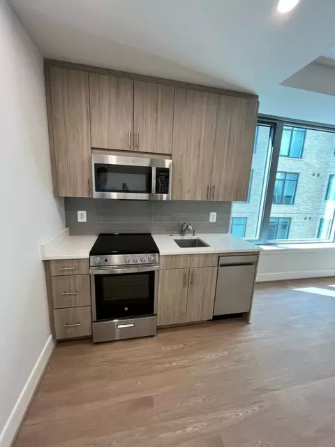 1355 17th St NW #607, Washington, DC 20036