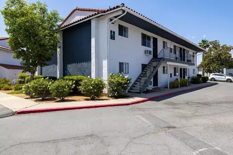 511 14th St #C04, Ramona, CA 92065