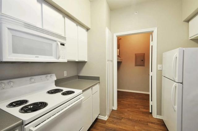 500 W Cartwright Rd #1615, Balch Springs, TX 75149