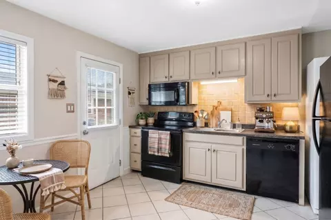 314 W Lebanon Ave #206-7, Elon, NC 27244