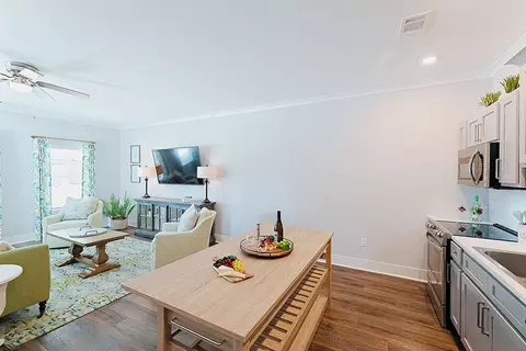500 Beverly Villas Dr #50, Brunswick, GA 31520