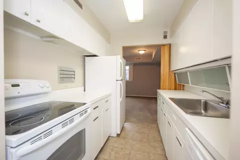3261 Warrensville Center Rd #205, Shaker Heights, OH 44122