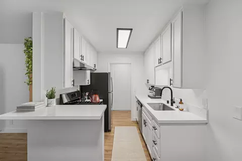 850 Warwick Ave #1, Thousand Oaks, CA 91360