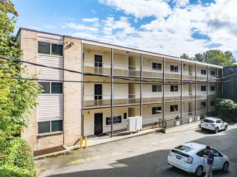 2233 NE 46th St #3, Seattle, WA 98105