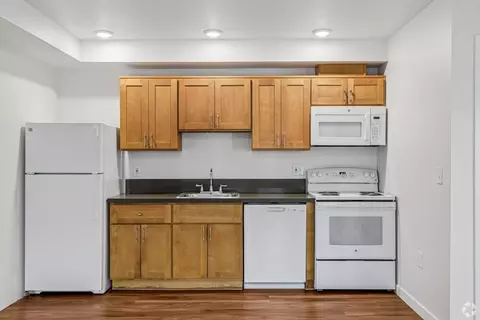 14775 NE Couch St #N, Portland, OR 97230