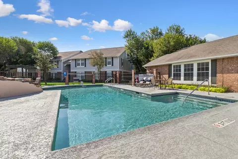 201 Highland Dr #814, Taylor, TX 76574