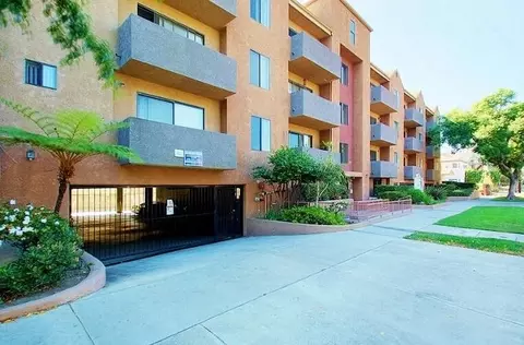 3745 Glendon Ave #303, Los Angeles, CA 90034