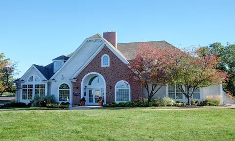 535 Thornhill Dr #550-004, Carol Stream, IL 60188