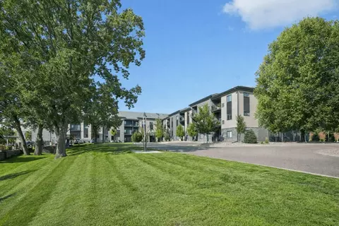 4143 Centerville Rd #1110, Vadnais Heights, MN 55127