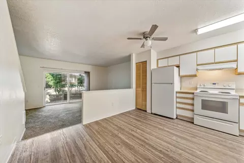 16548 NE Halsey St #139, Portland, OR 97222