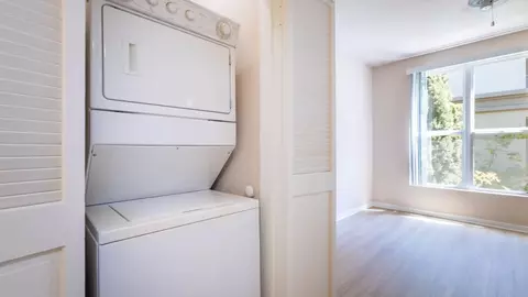 145 Chestnut St #401, Pasadena, CA 91103