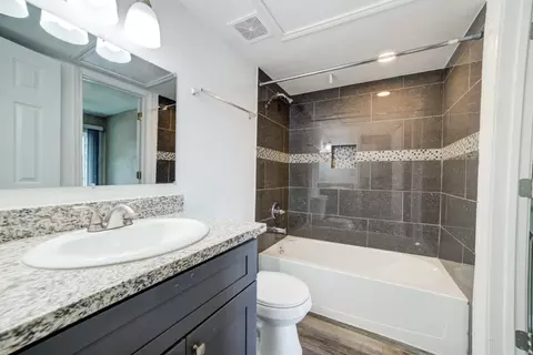 11710 Briar Forest Dr #910, Houston, TX 77077