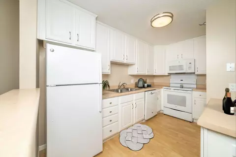 1224 Shakopee Ave #302, Shakopee, MN 55379