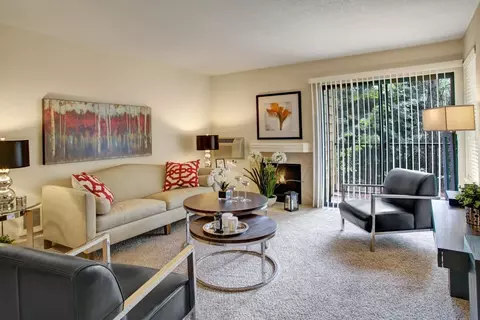 1300 S Puget Dr #H204, Renton, WA 98055