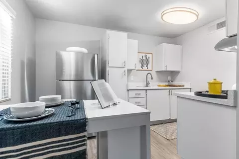 2025 W Indian School Rd #825, Phoenix, AZ 85015