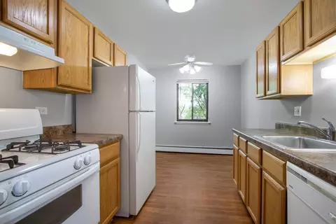 695 Westmoreland Dr #01-304, Vernon Hills, IL 60061