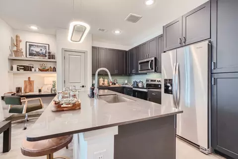 91 Jensen Dr #2218, Houston, TX 77020