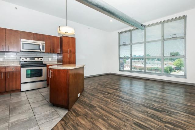 1031 W Highlands Plaza Dr #513W, Saint Louis, MO 63110