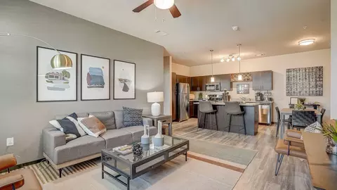 7700 36th St N #1104, Oakdale, MN 55128