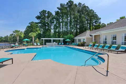 100 Walden Shores Dr #717, Brunswick, GA 31525