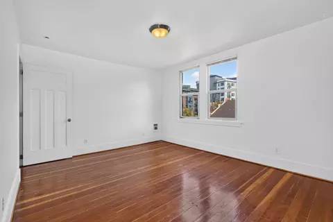 1323 E Pine St #313, Seattle, WA 98122