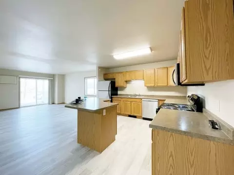 2700 20th Ave SW #303, Minot, ND 58701