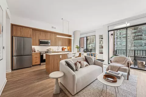 4909 Auburn Ave #0902, Bethesda, MD 20814