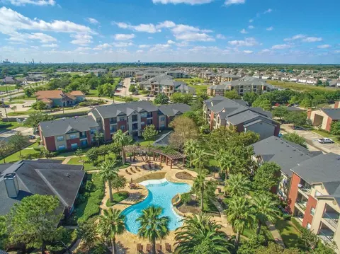 2100 W Baker Rd #515, Baytown, TX 77521
